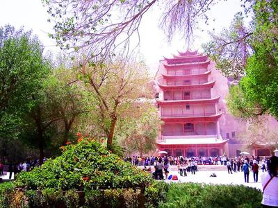 甘肅與青海旅游包車服務(wù)指南 費(fèi)用、選擇與注意事項(xiàng)